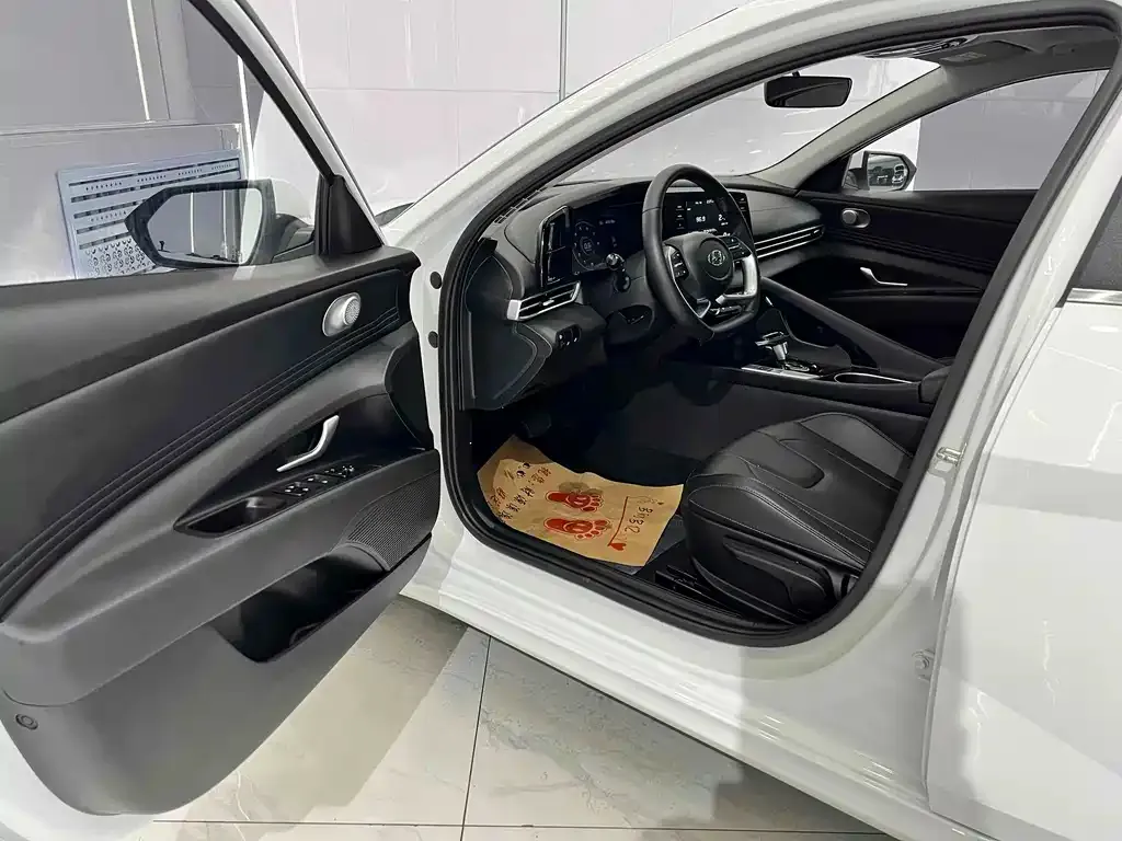 Hyundai Elantra 2023 из CN, фото 8