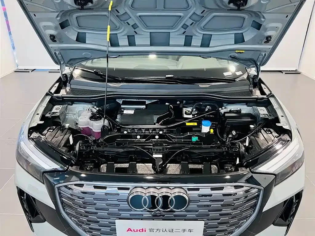 Audi Q4 e-tron — фото 9
