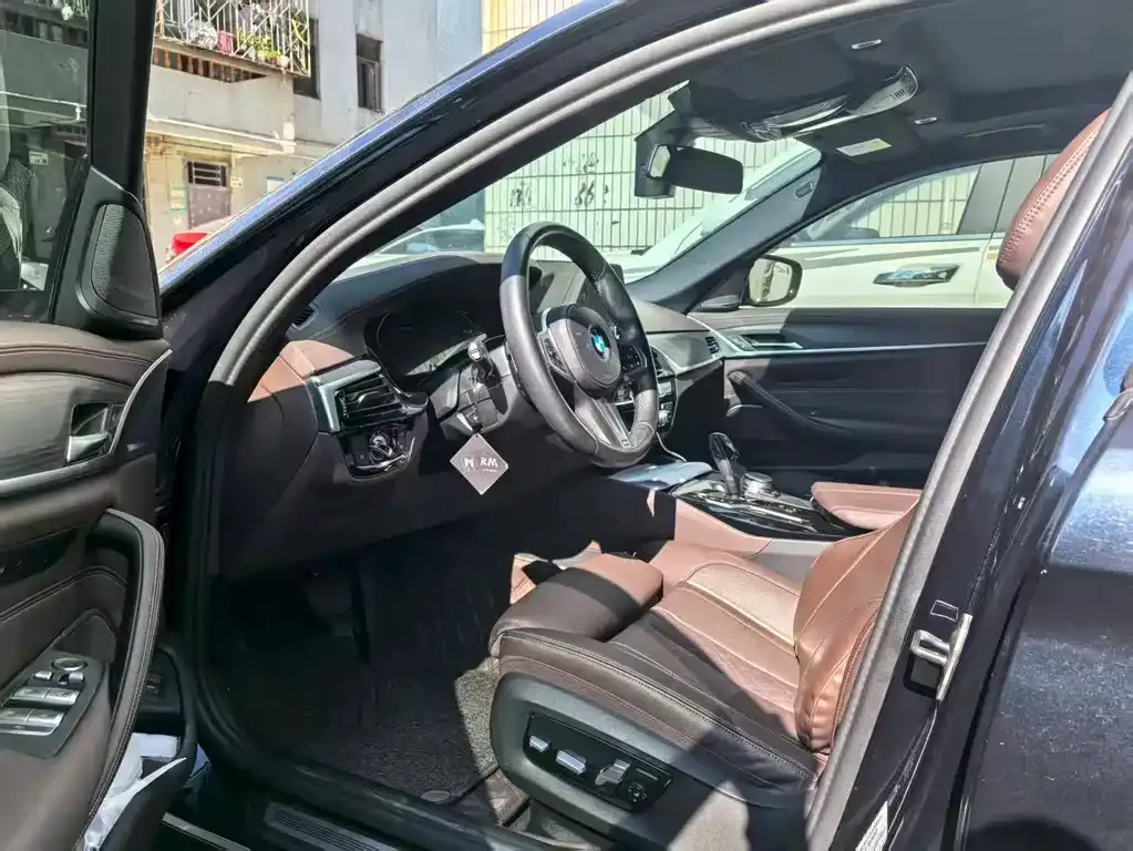 BMW 5 Series 2022 из CN, фото 3