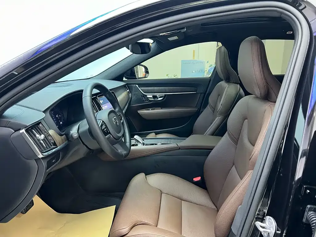 Volvo S90 2025 из CN, фото 3