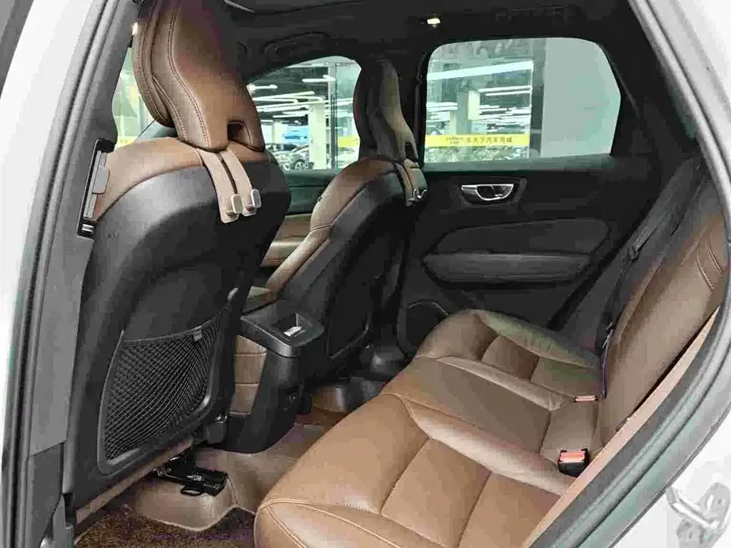 Volvo XC60 2023 из CN, фото 4