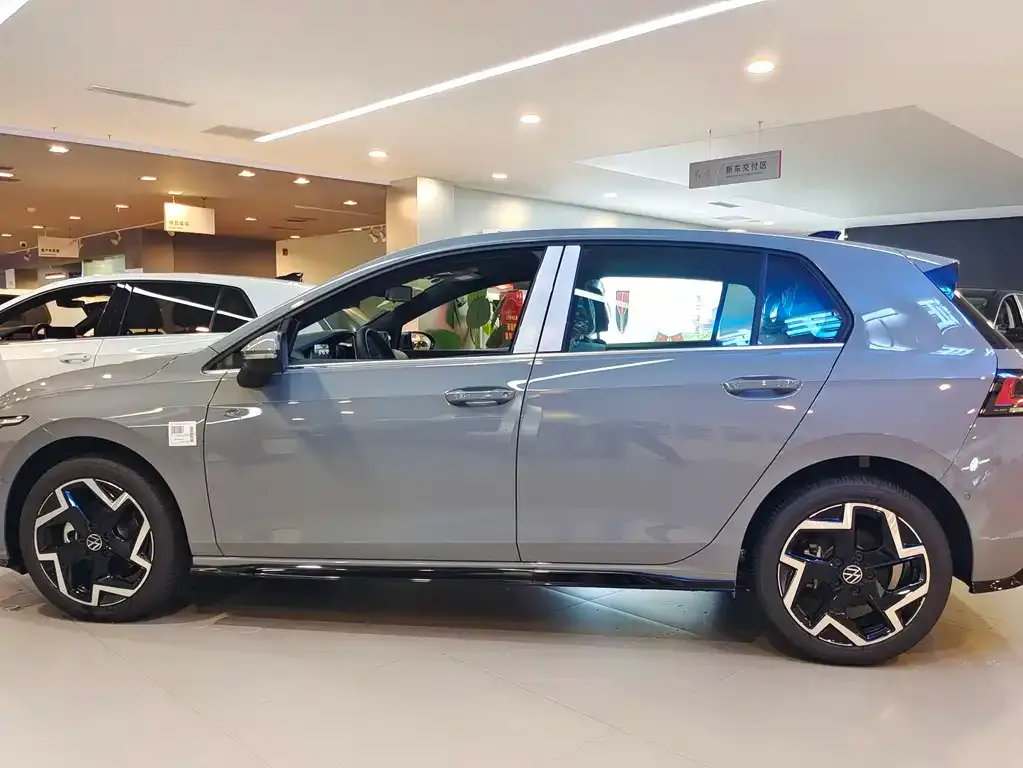 Volkswagen Golf 2025 из CN, фото 3