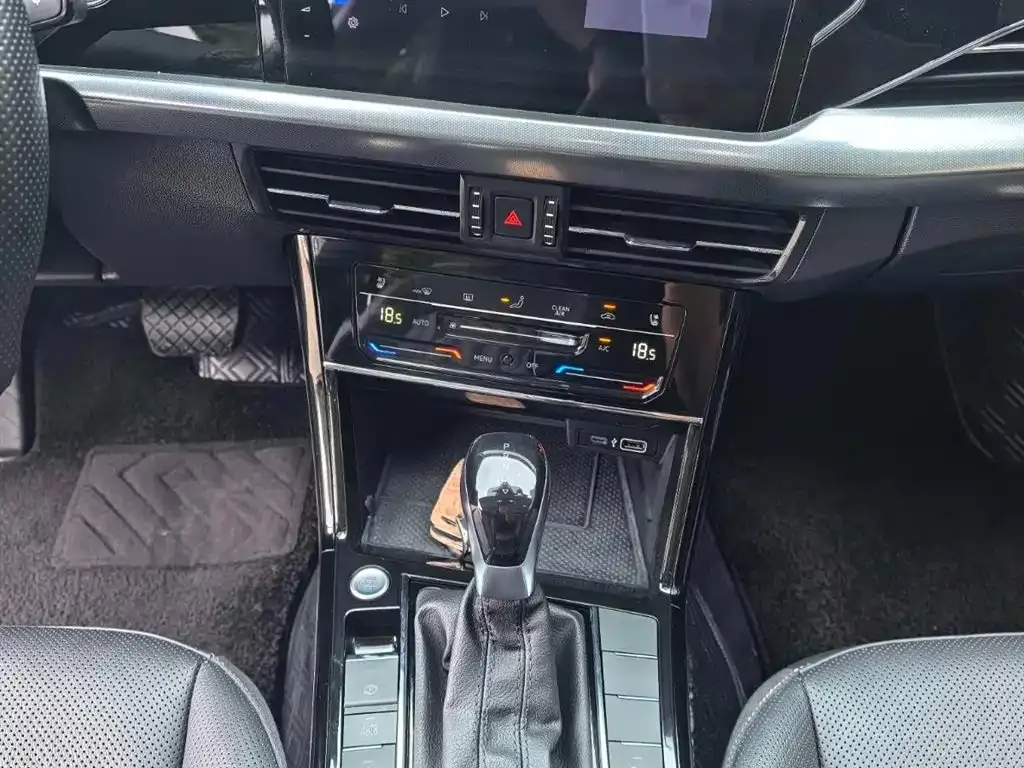 Volkswagen Passat 2022 из CN, фото 10