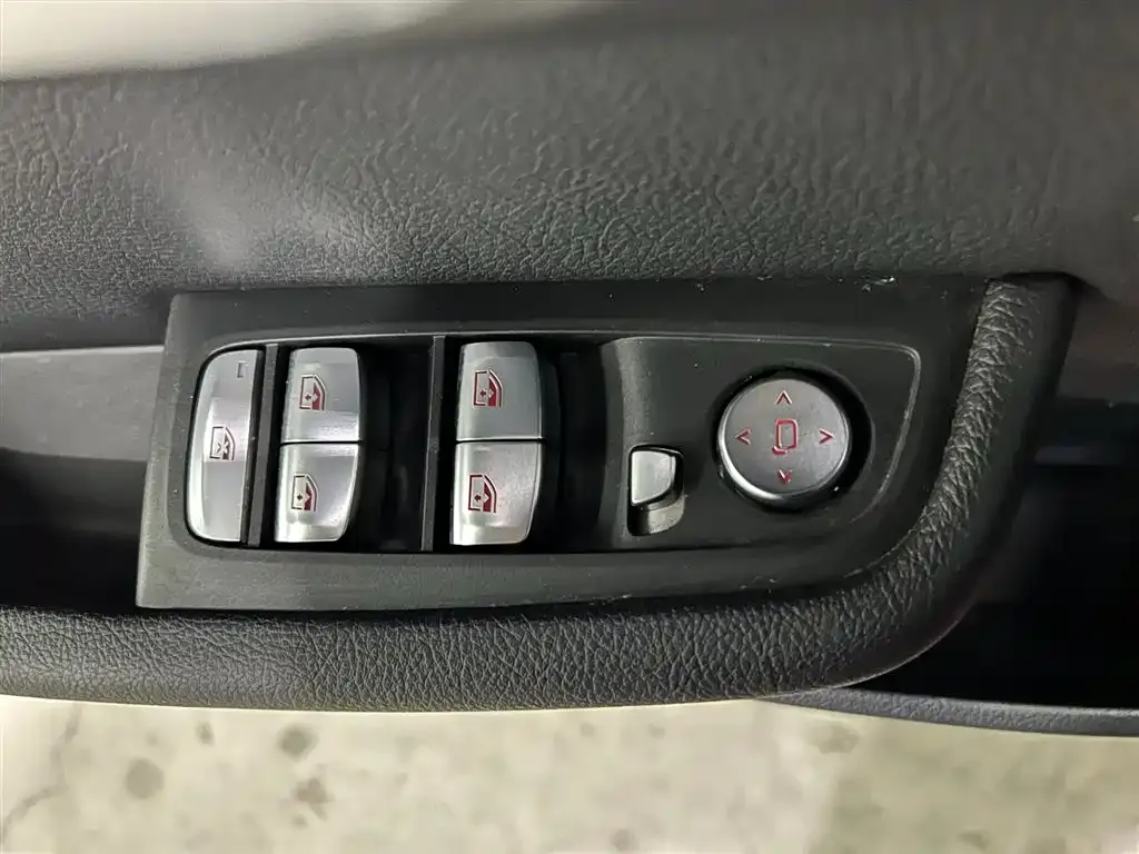 BMW 1 Series 2021 из CN, фото 9