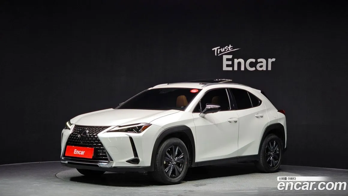 Lexus UX — фото 1