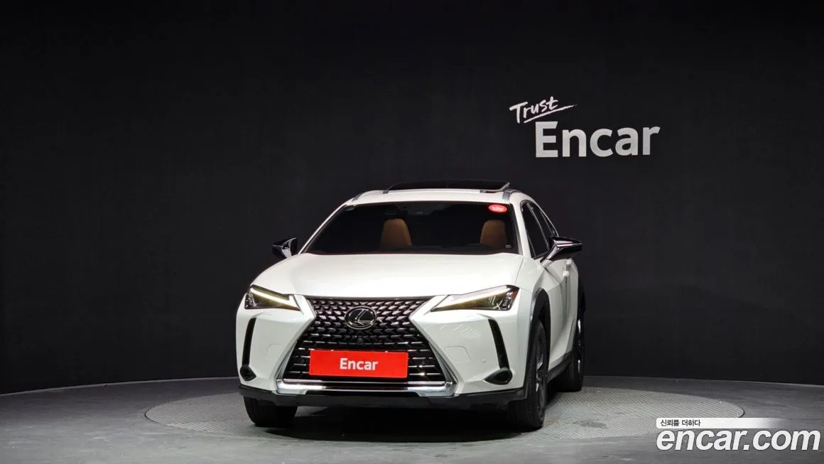 Lexus UX — фото 3