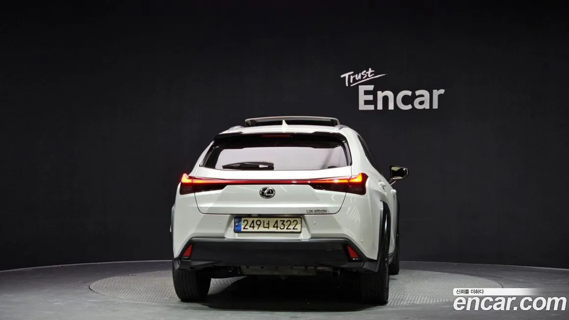 Lexus UX — фото 4