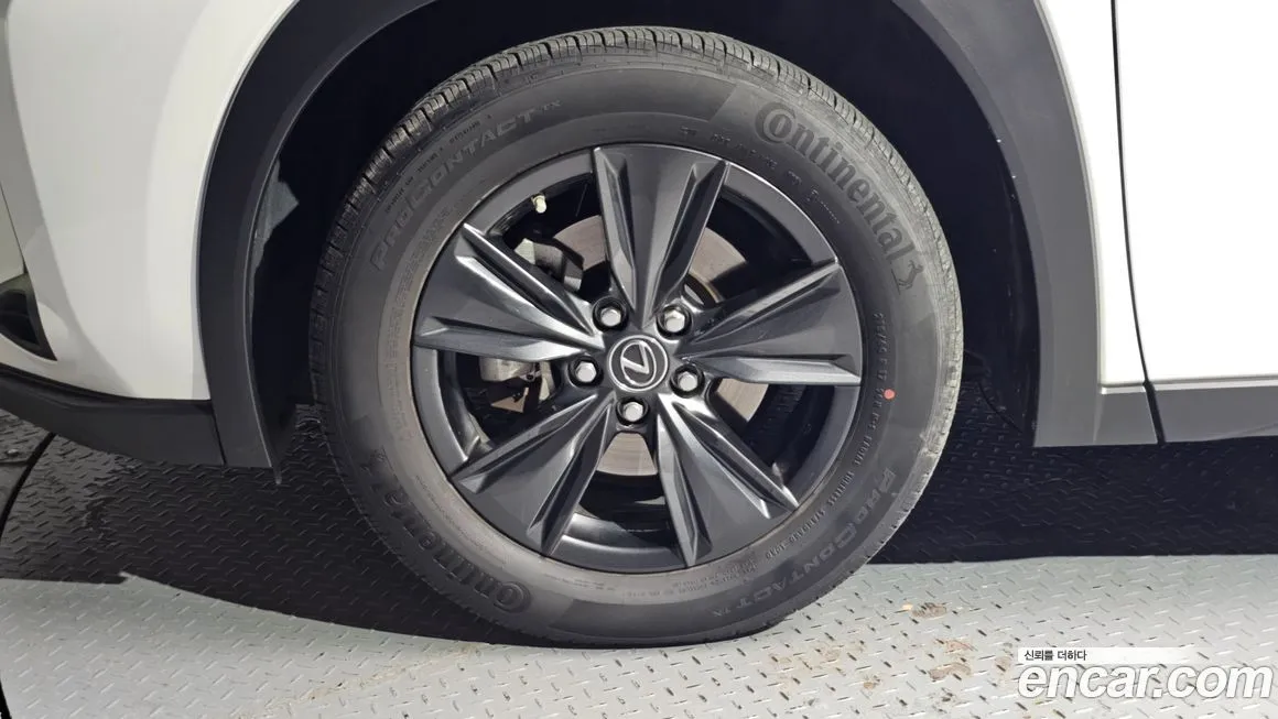 Lexus UX — фото 5