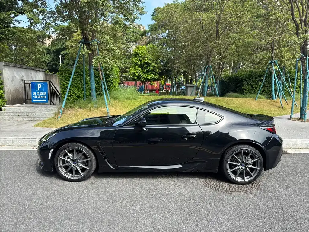 Subaru BRZ 2023 из CN, фото 4