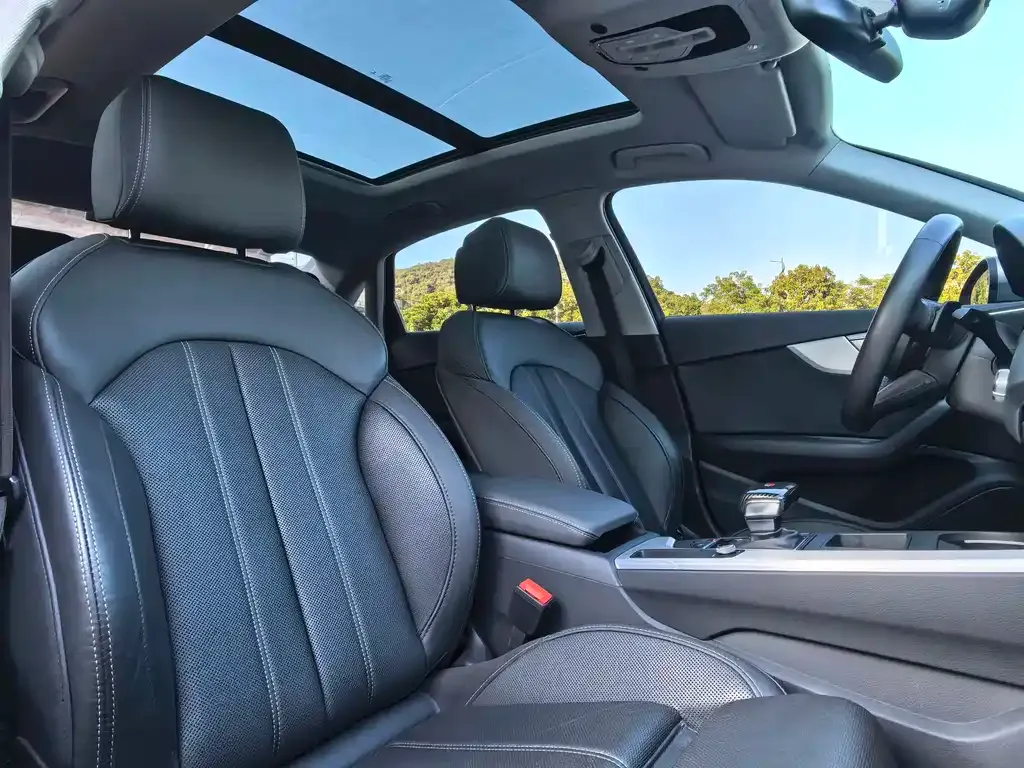 Audi A4L 2021 из CN, фото 4