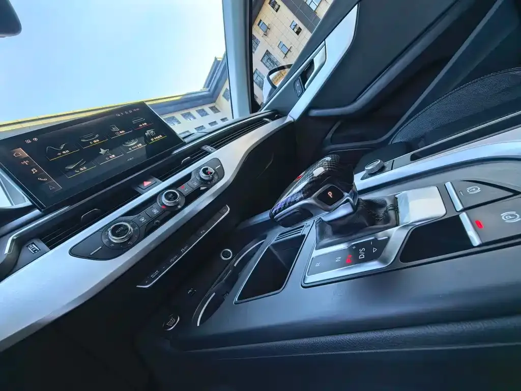 Audi A4L 2021 из CN, фото 5