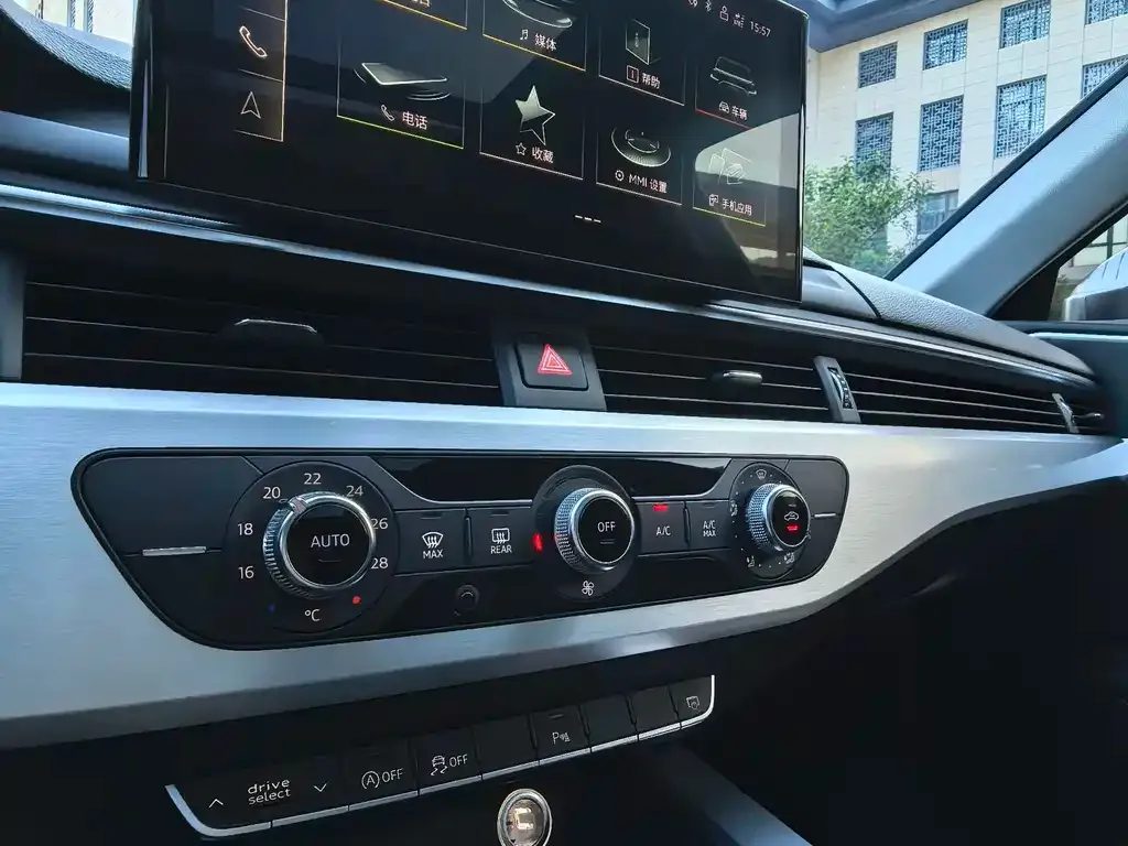 Audi A4L 2021 из CN, фото 8