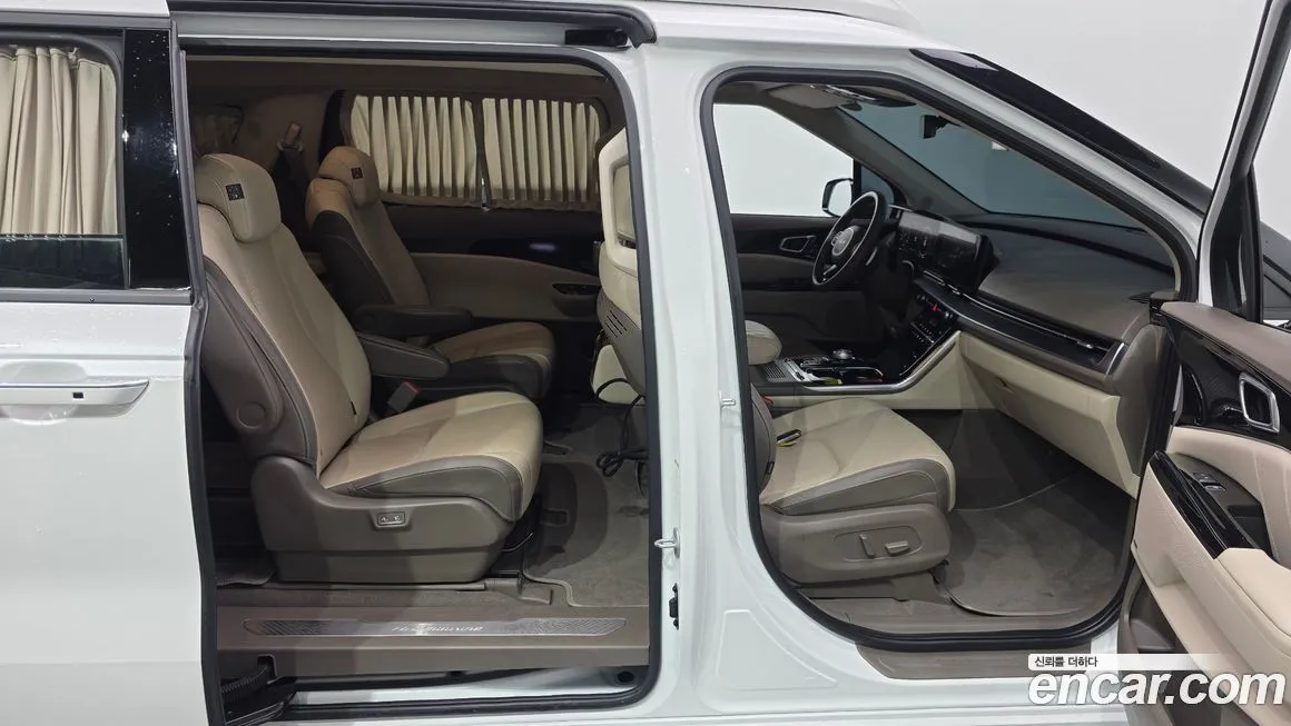 Kia Carnival — фото 10