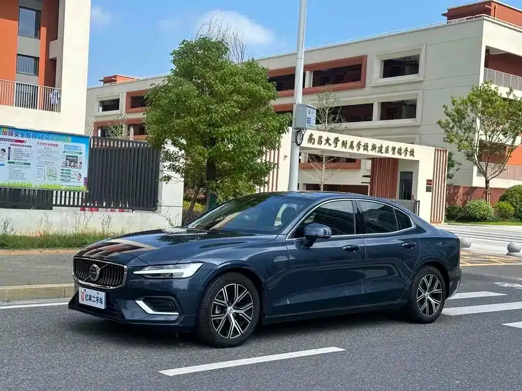 Volvo S60 2022 из CN, фото 1