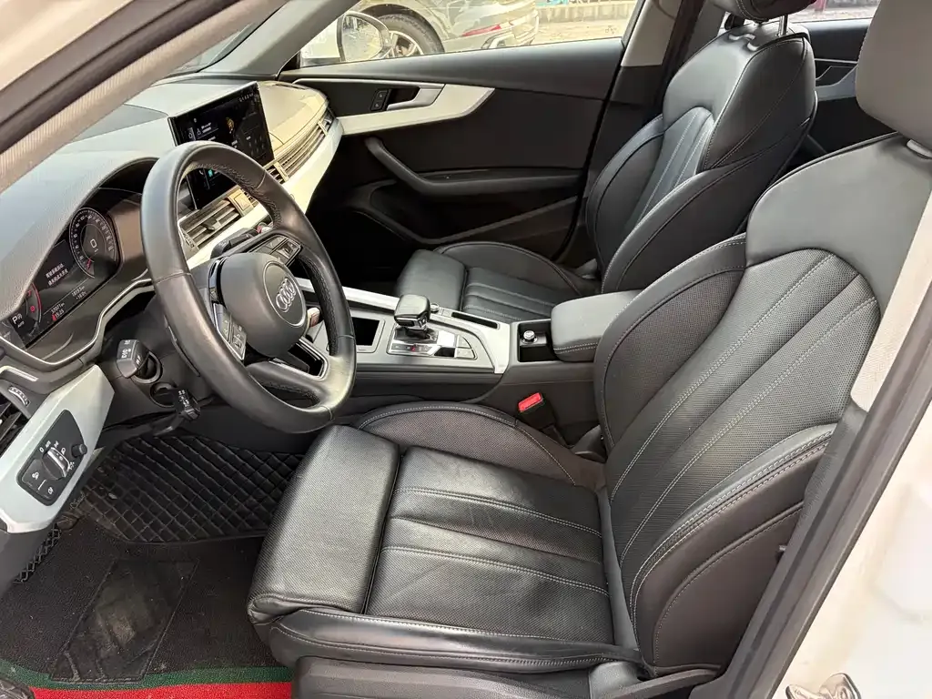 Audi A4L 2023 из CN, фото 2