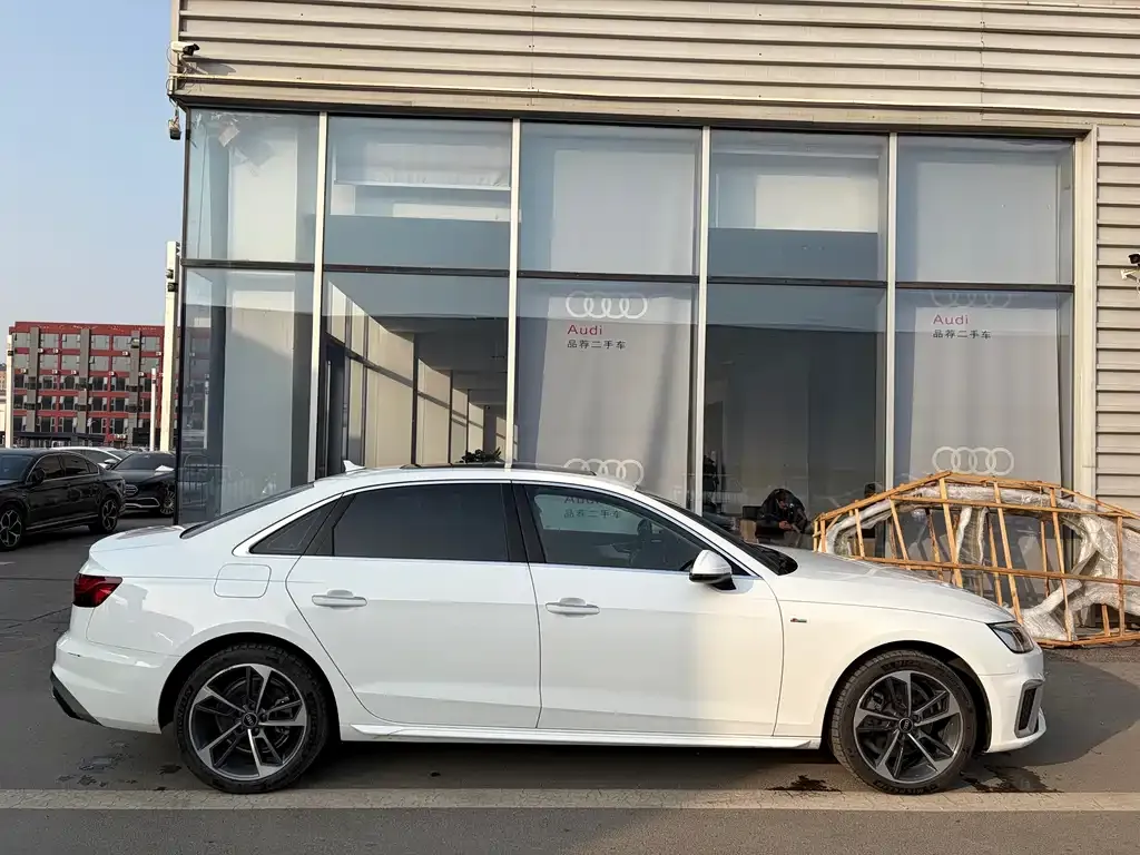 Audi A4L 2023 из CN, фото 5