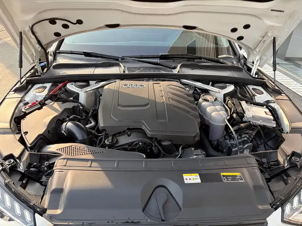 Audi A4L 2023 из CN, фото 8