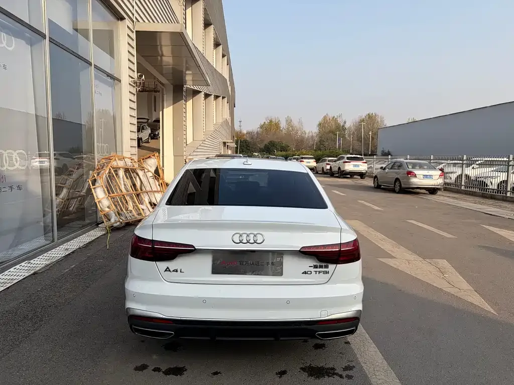 Audi A4L 2023 из CN, фото 9
