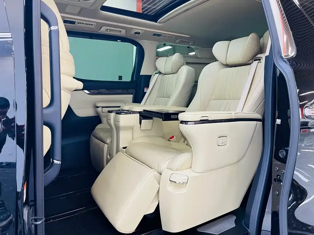 Toyota Vellfire 2023 из CN, фото 10