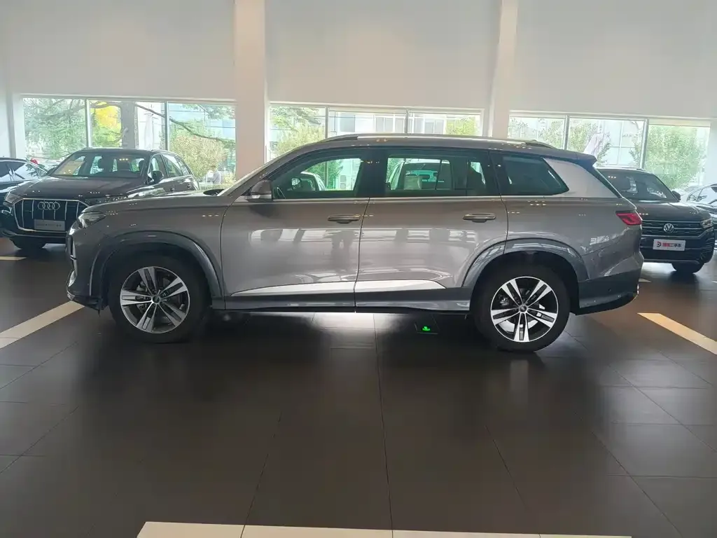 Audi Q6 2023 из CN, фото 4