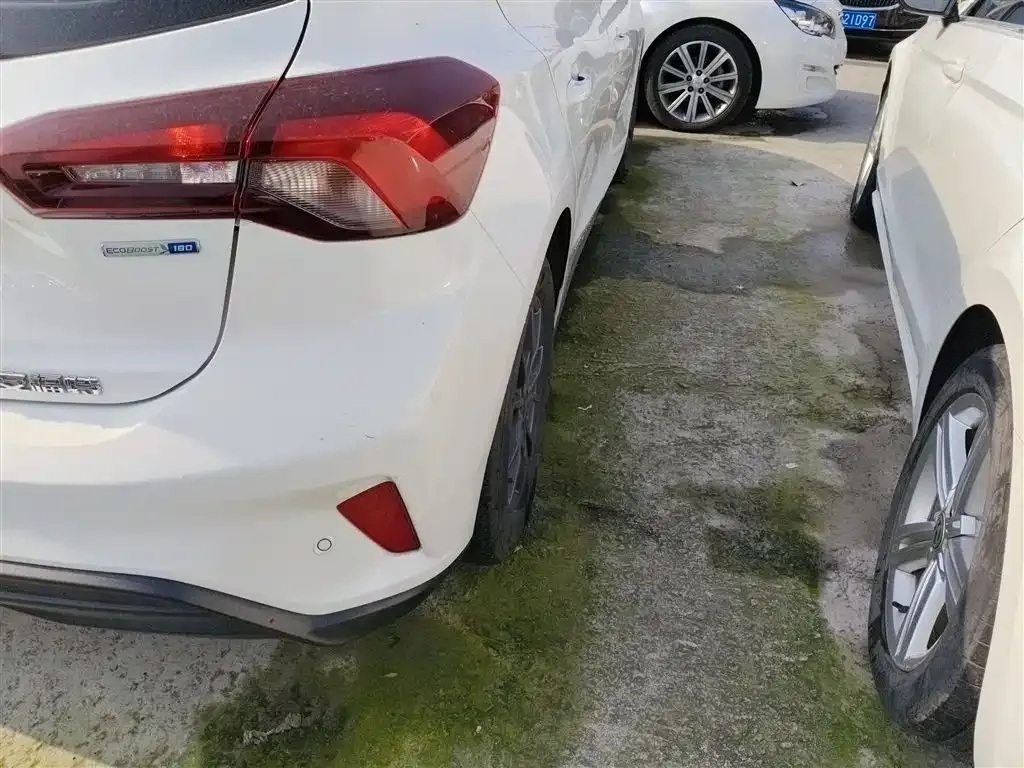Ford Focus 2023 из CN, фото 8