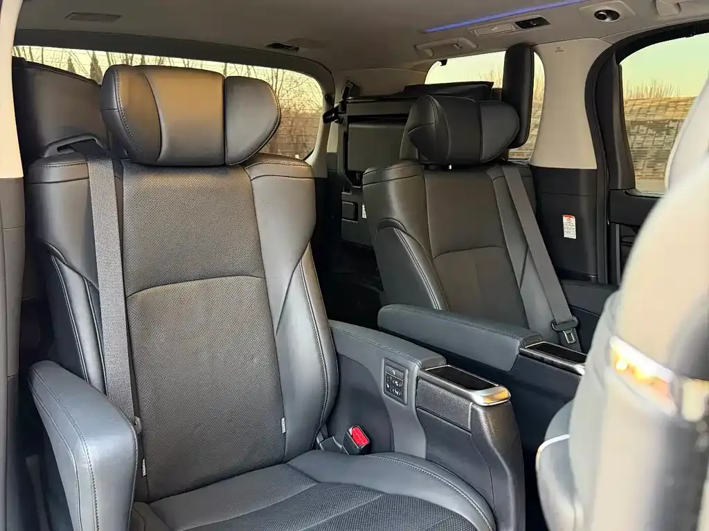 Toyota Vellfire 2021 из CN, фото 9