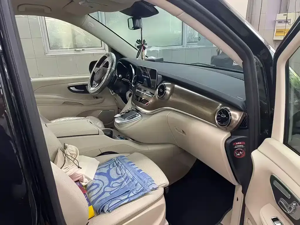 Mercedes-Benz V-Class 2023 из CN, фото 3