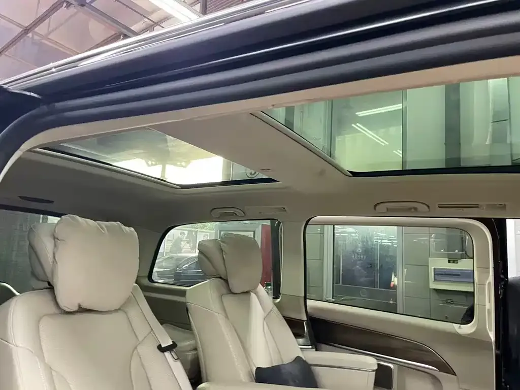 Mercedes-Benz V-Class 2023 из CN, фото 5