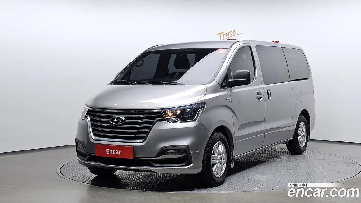 Hyundai Starex — фото 1