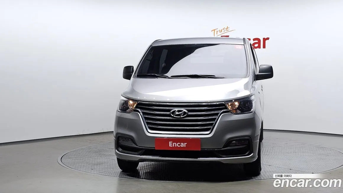 Hyundai Starex — фото 3
