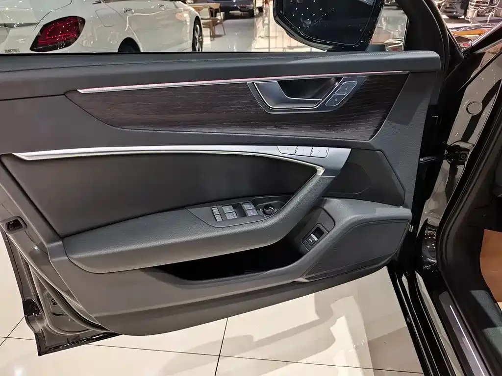 Audi A6L 2023 из CN, фото 3