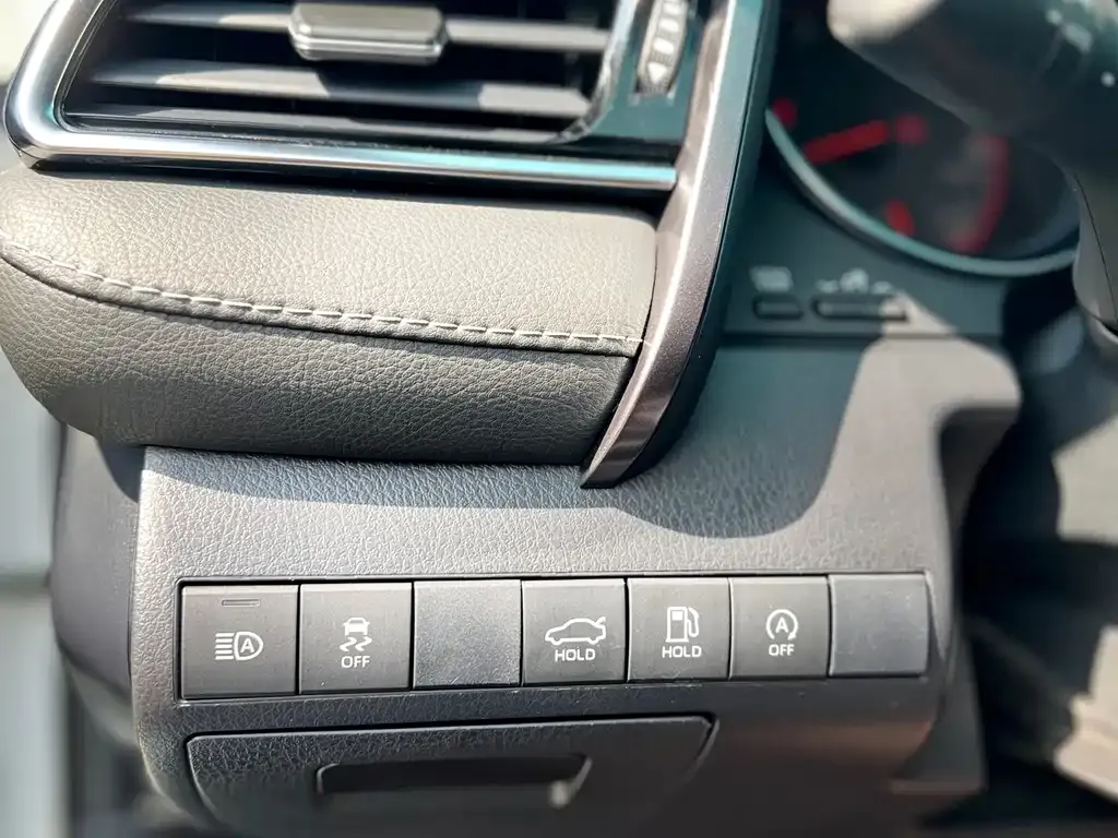 Toyota Camry — фото 4