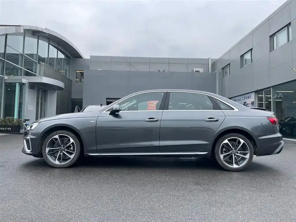 Audi A4L 2023 из CN, фото 3