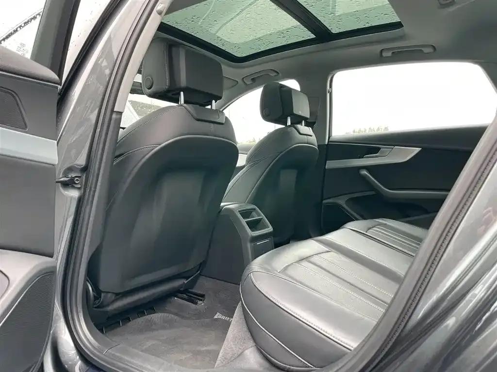 Audi A4L 2023 из CN, фото 8