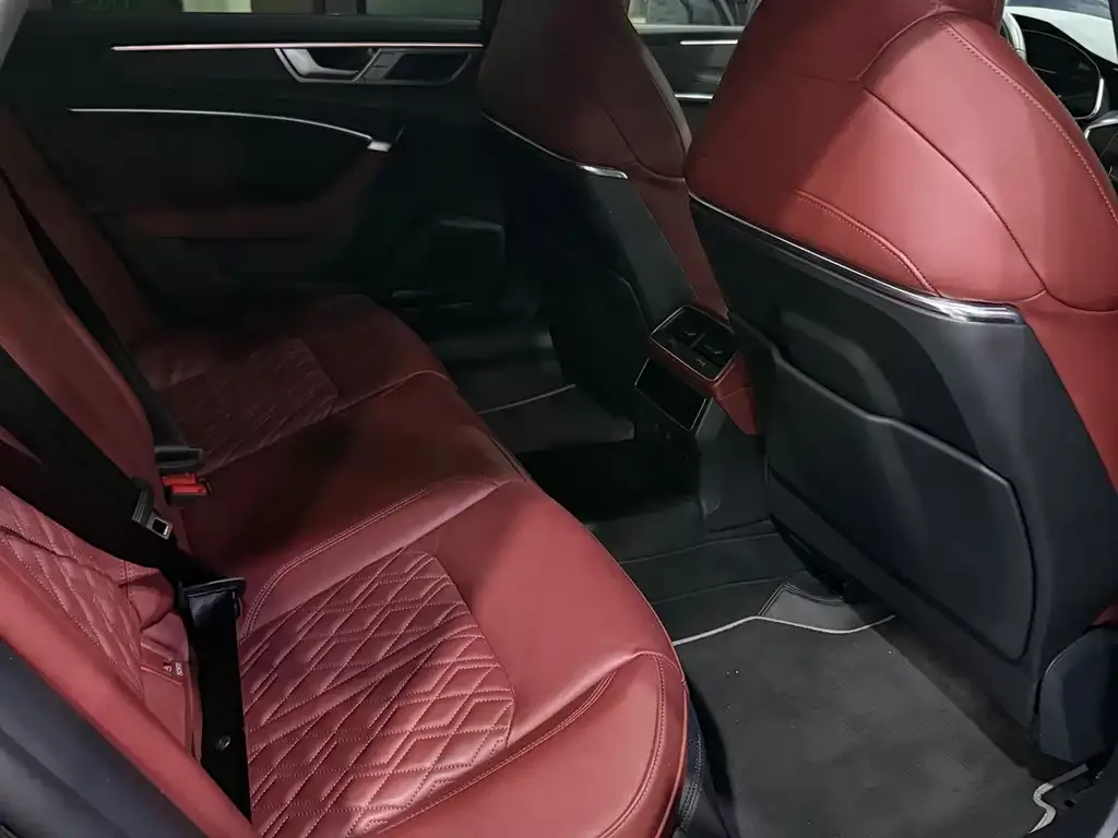 Audi A7L 2024 из CN, фото 7