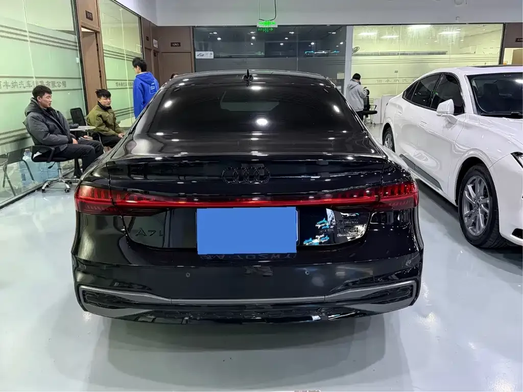 Audi A7L 2024 из CN, фото 9