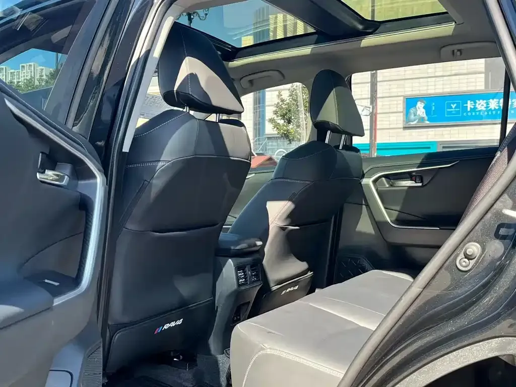 Toyota RAV4 2024 из CN, фото 9