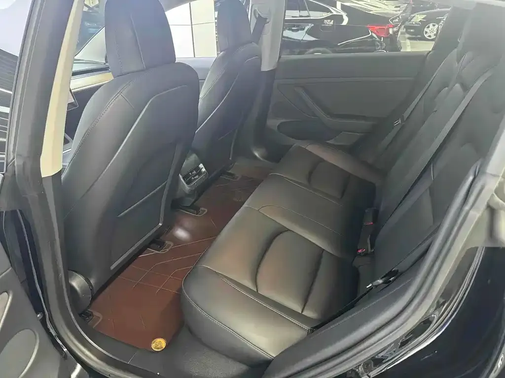 Tesla Model 3 — фото 6