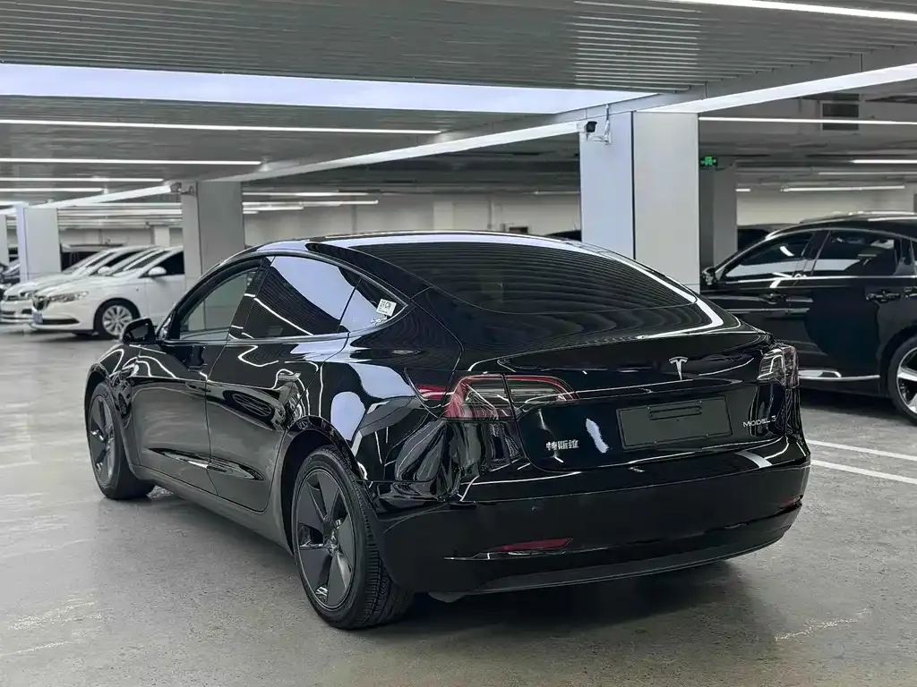 Tesla Model 3 — фото 9
