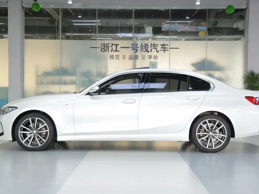 BMW 3 Series 2024 из CN, фото 7