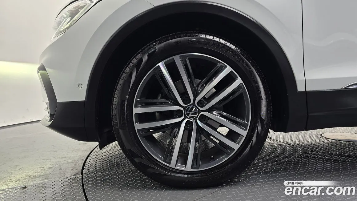 Volkswagen Tiguan — фото 5
