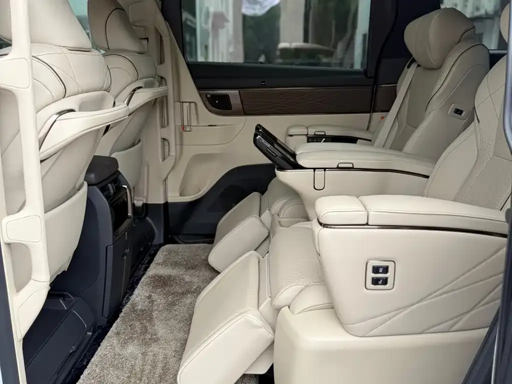 Toyota Vellfire 2024 из CN, фото 8