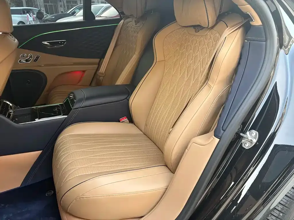 Bentley Flying Spur 2021 из CN, фото 8