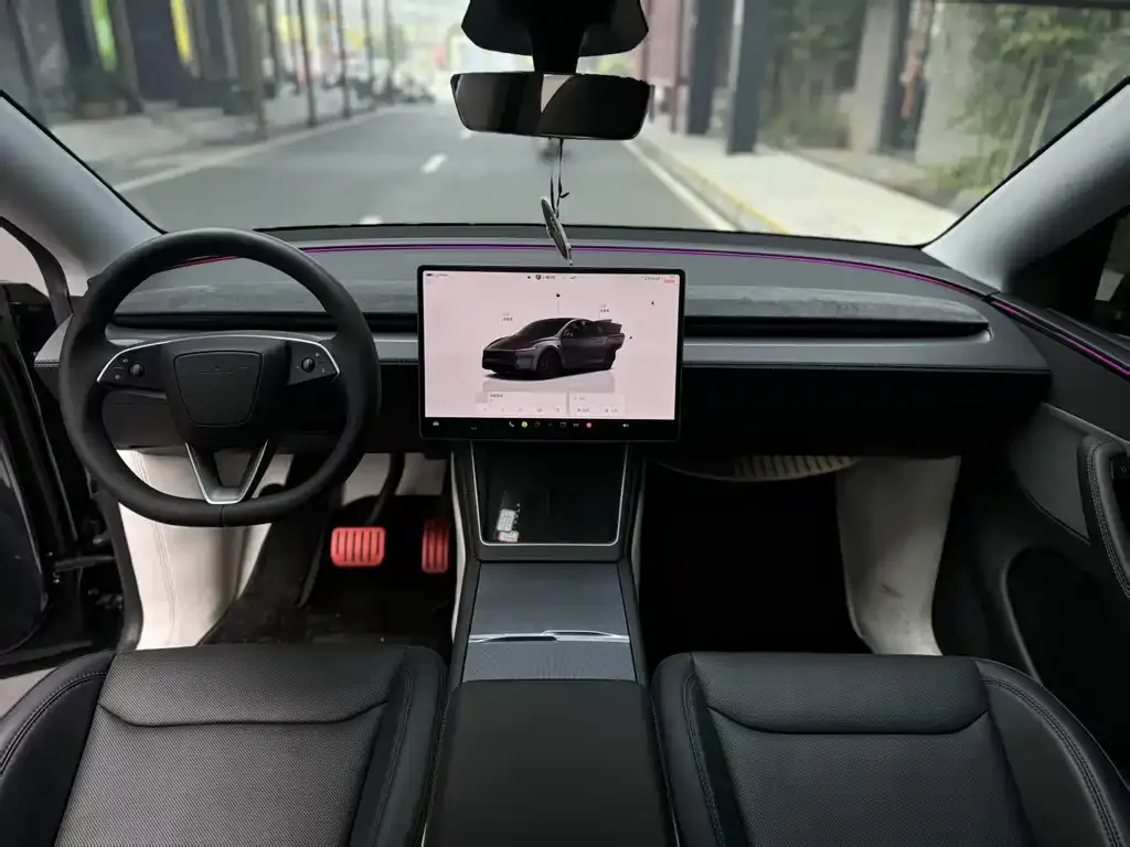 Tesla Model Y — фото 5