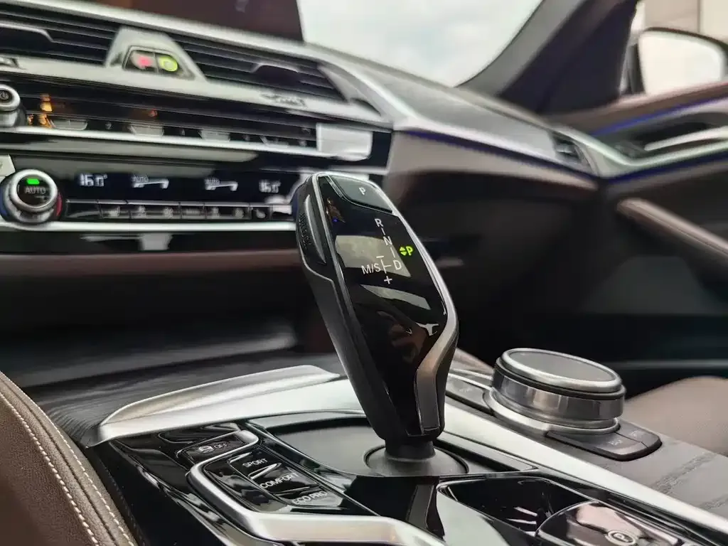 BMW 5 Series 2021 из CN, фото 7