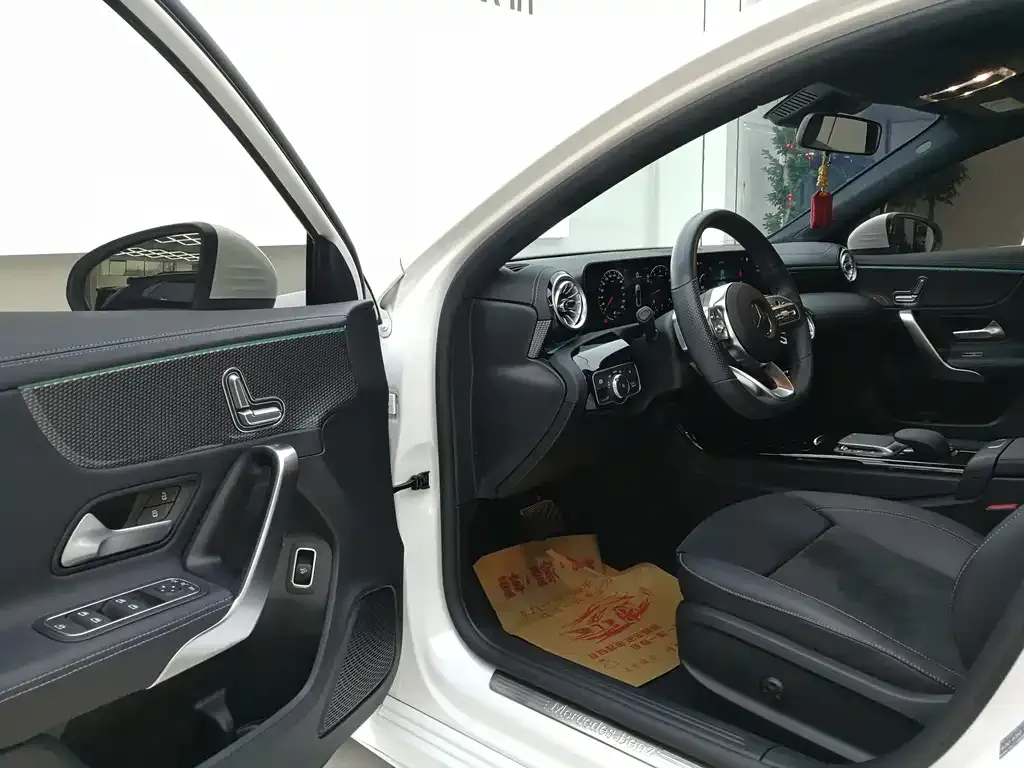 Mercedes-Benz A-Class 2023 из CN, фото 4
