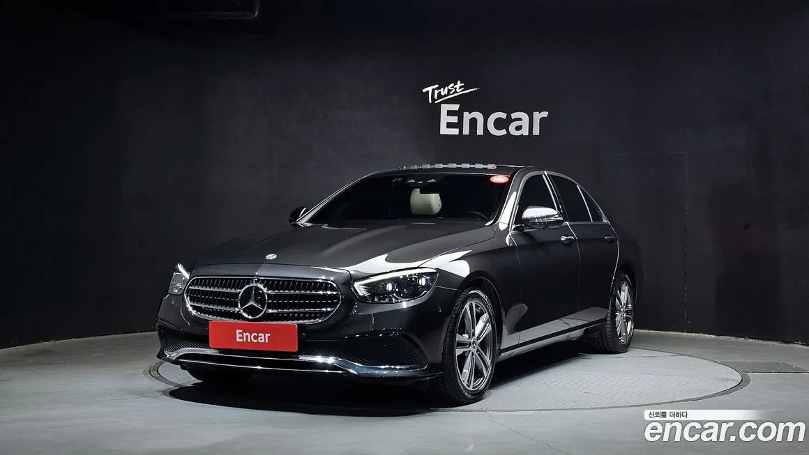 Mercedes-Benz E-Class — фото 1