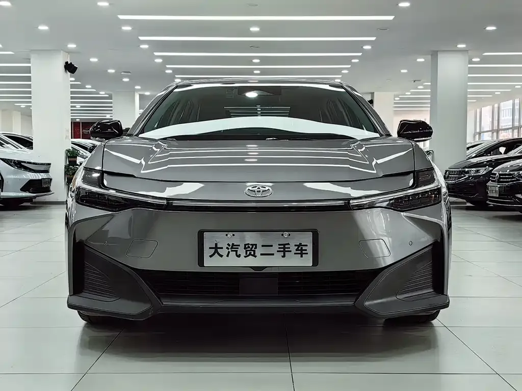 Toyota bZ3 2023 из CN, фото 2