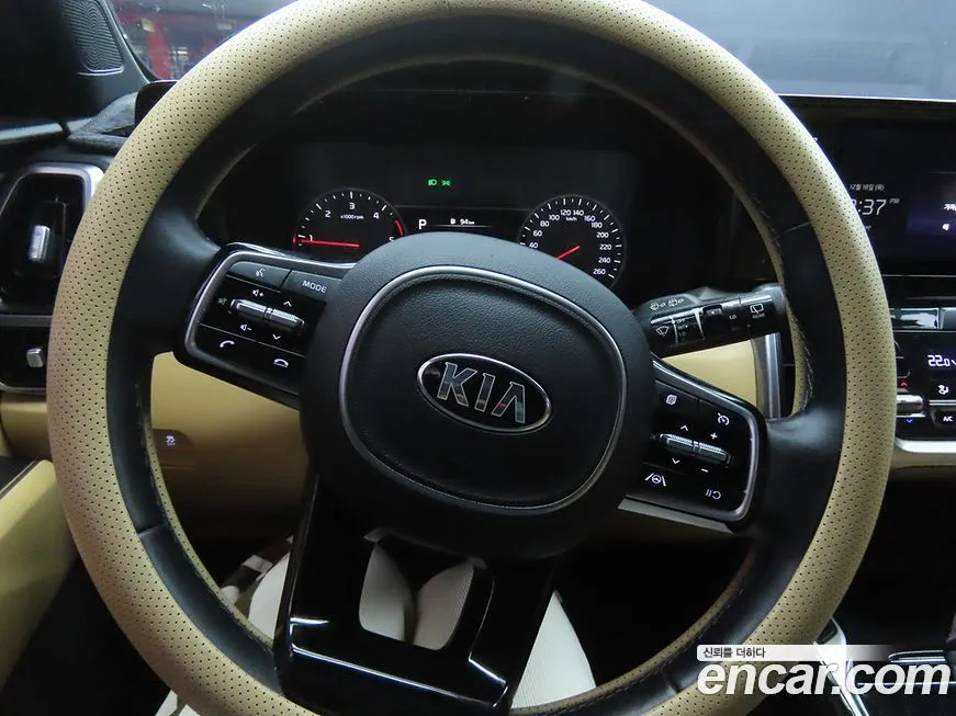 Kia Sorento — фото 8