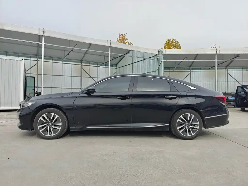 Honda Accord — фото 9